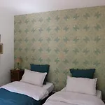 Le 66 Bed & Breakfast Paris