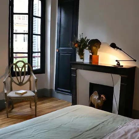 Le 66 Oda ve Kahvaltı Paris