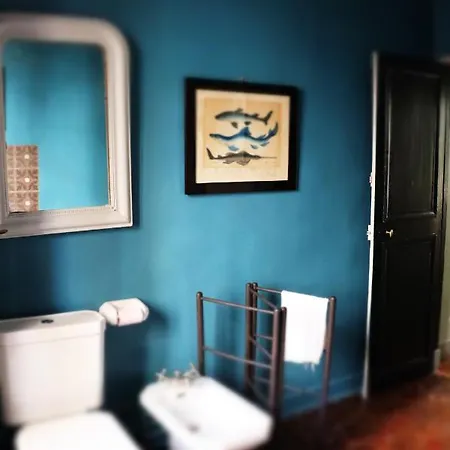 Le 66 Oda ve Kahvaltı Paris