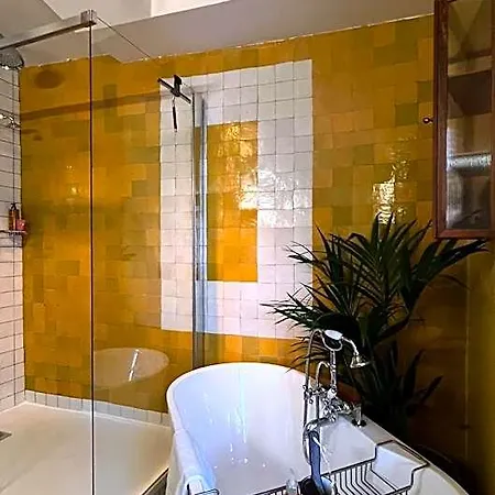 Le 66 Bed & Breakfast Paris