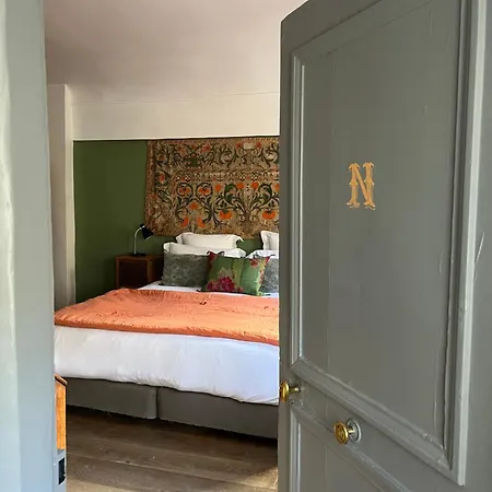 Le 66 4* Párizs